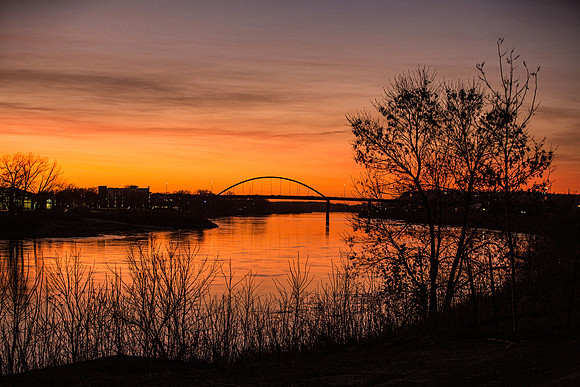 Sioux City sunset Vets bridge